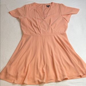 Express Peach V-Neck Mini 👗